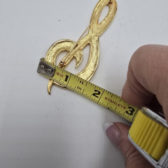 Vintage Musical Note Brooch Pin 3.75" Gold Tone Shiny Hammered Choir Band - Picture 6 of 6